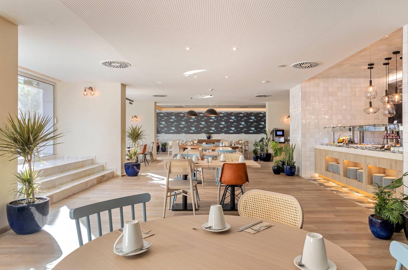 Crowne-Plaza-Caparica-Lisbon-Restaurant-17