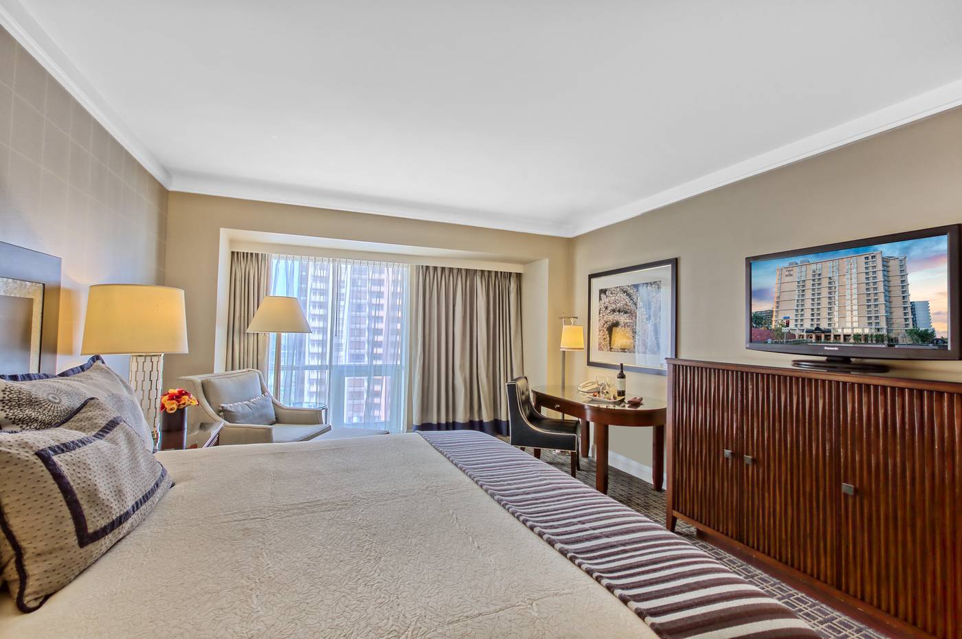 Omni-Los-Angeles-Hotel-at-California-Plaza-Room-27