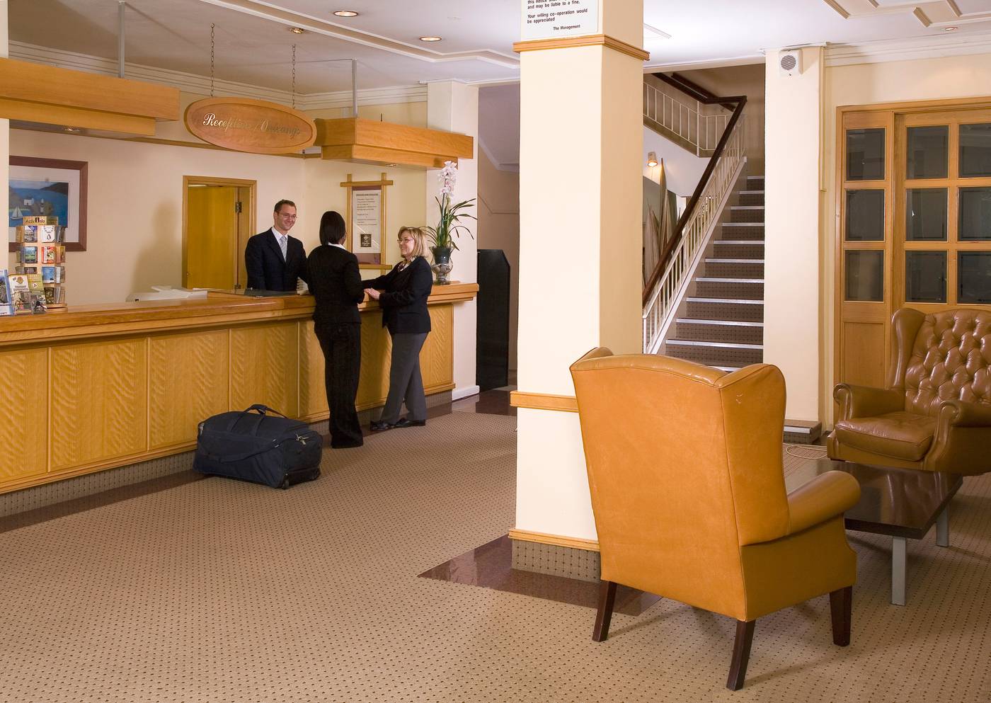 Lady-Hamilton-Lobby-9