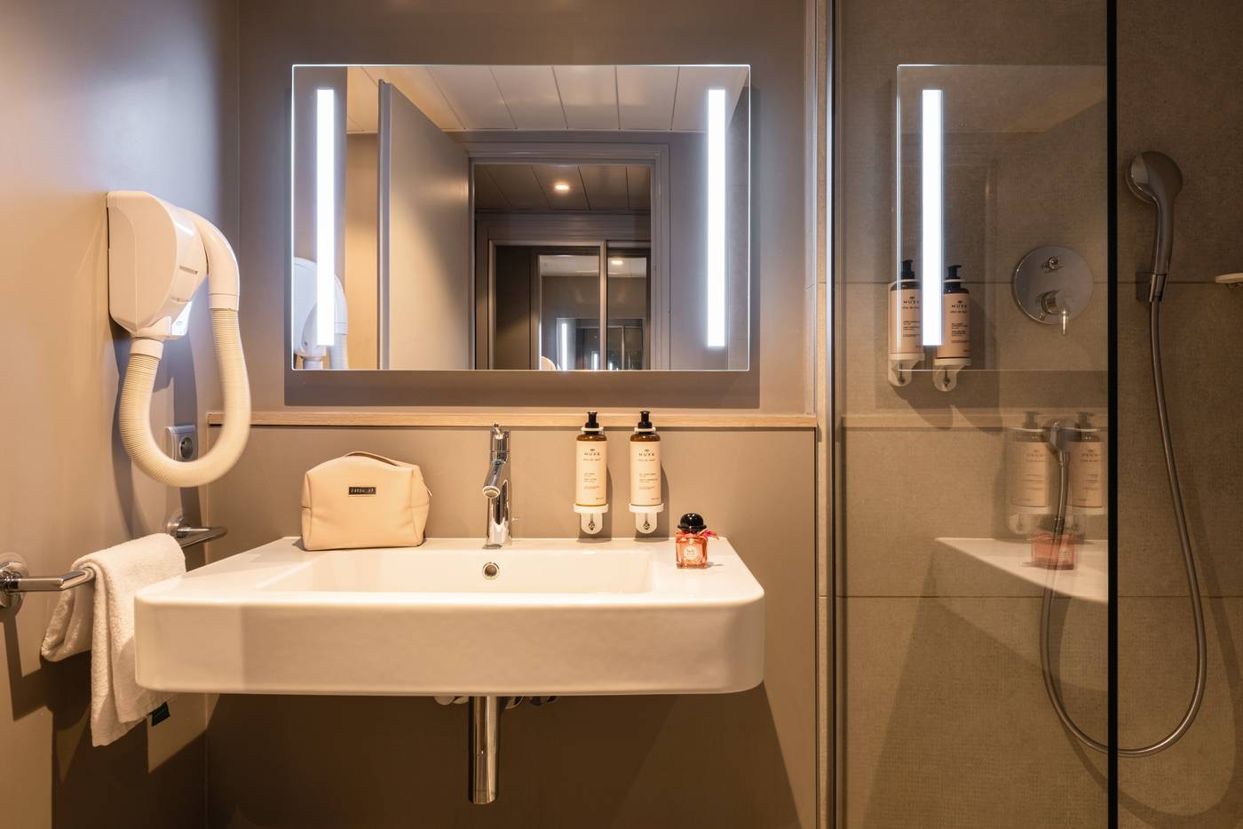 Hôtel Mercure Grenoble Meylan-France-MEYLAN-Room-8