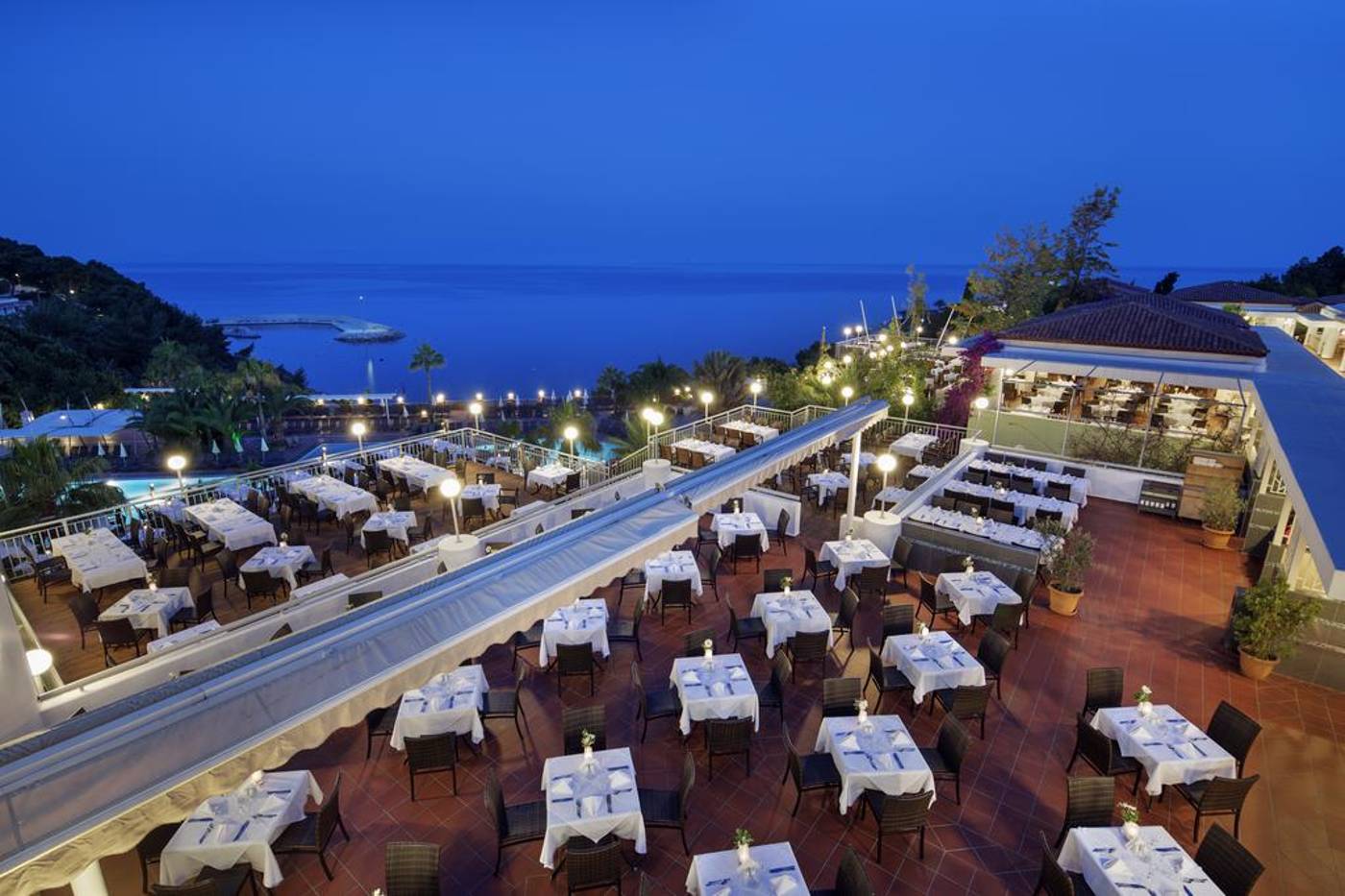 Pine Bay Holiday Resort - Kusadasi, Izmir - On The Beach