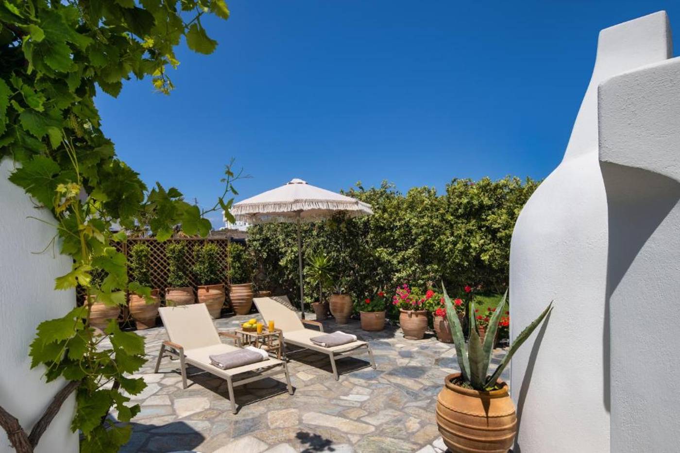 Anema-Boutique-Hotel--Villas-Santorini-Room-10