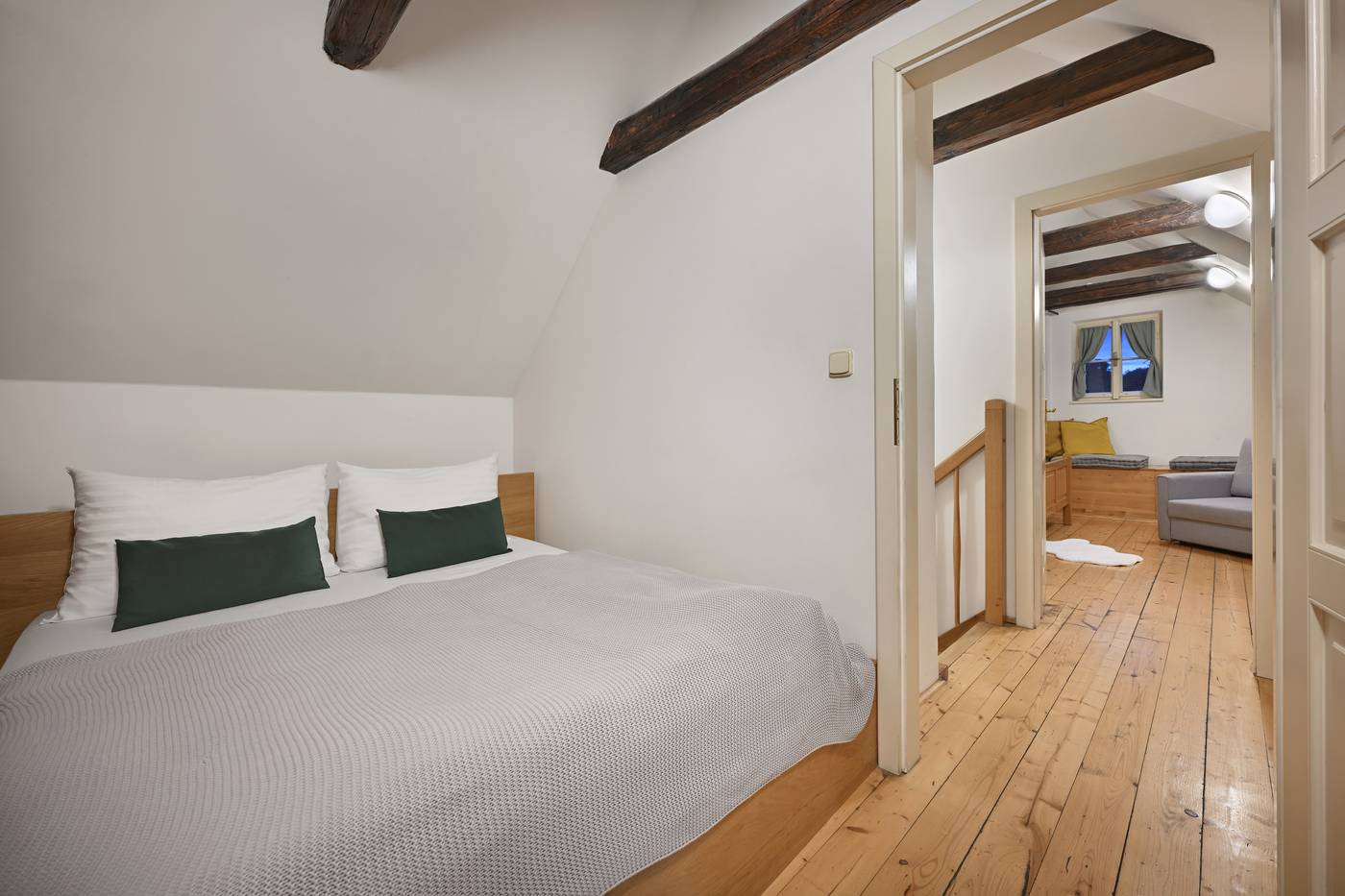 Boutique-Apartments-White-Swan-Room-28