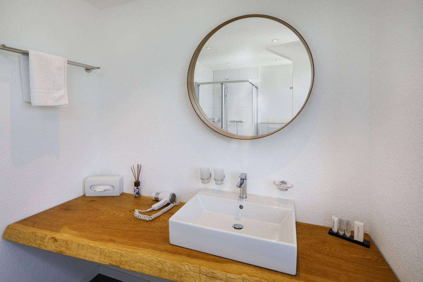 Hotel Sonnenberg-Switzerland-KRIENS-Room-10