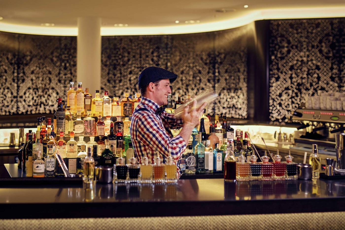 Hilton-Amsterdam-Airport-Schiphol-Bar-23