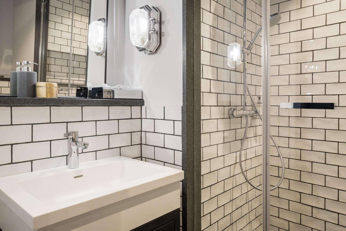 Hotel-Amo-By-Amano-Room-16