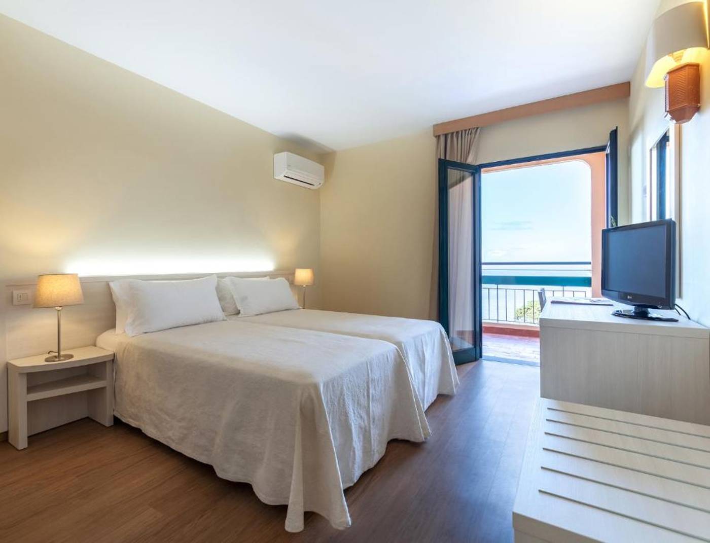 Dom-Pedro-Garajau-Room-26