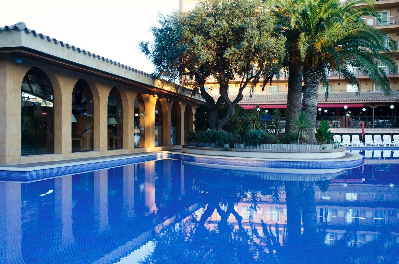 Luna-Club-Pool-3