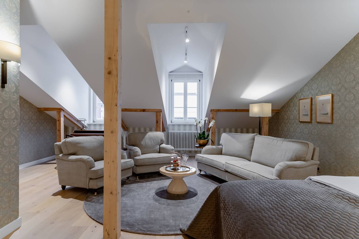 Hotel-Unicus-Palace-Old-Town---Destigo-Hotels-Room-12