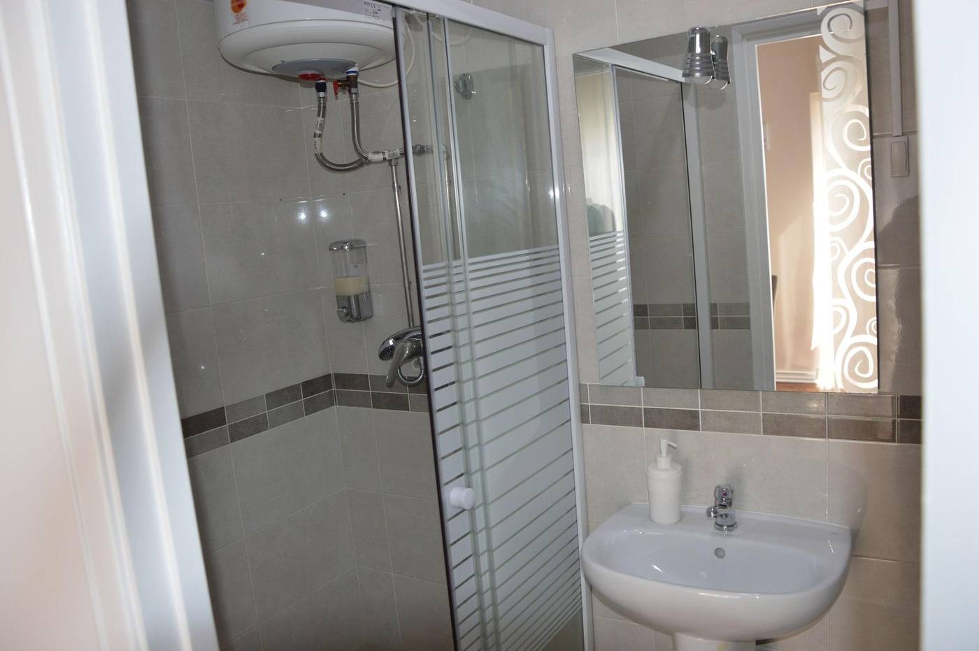 Lx-Center-Guesthouse-Room-6