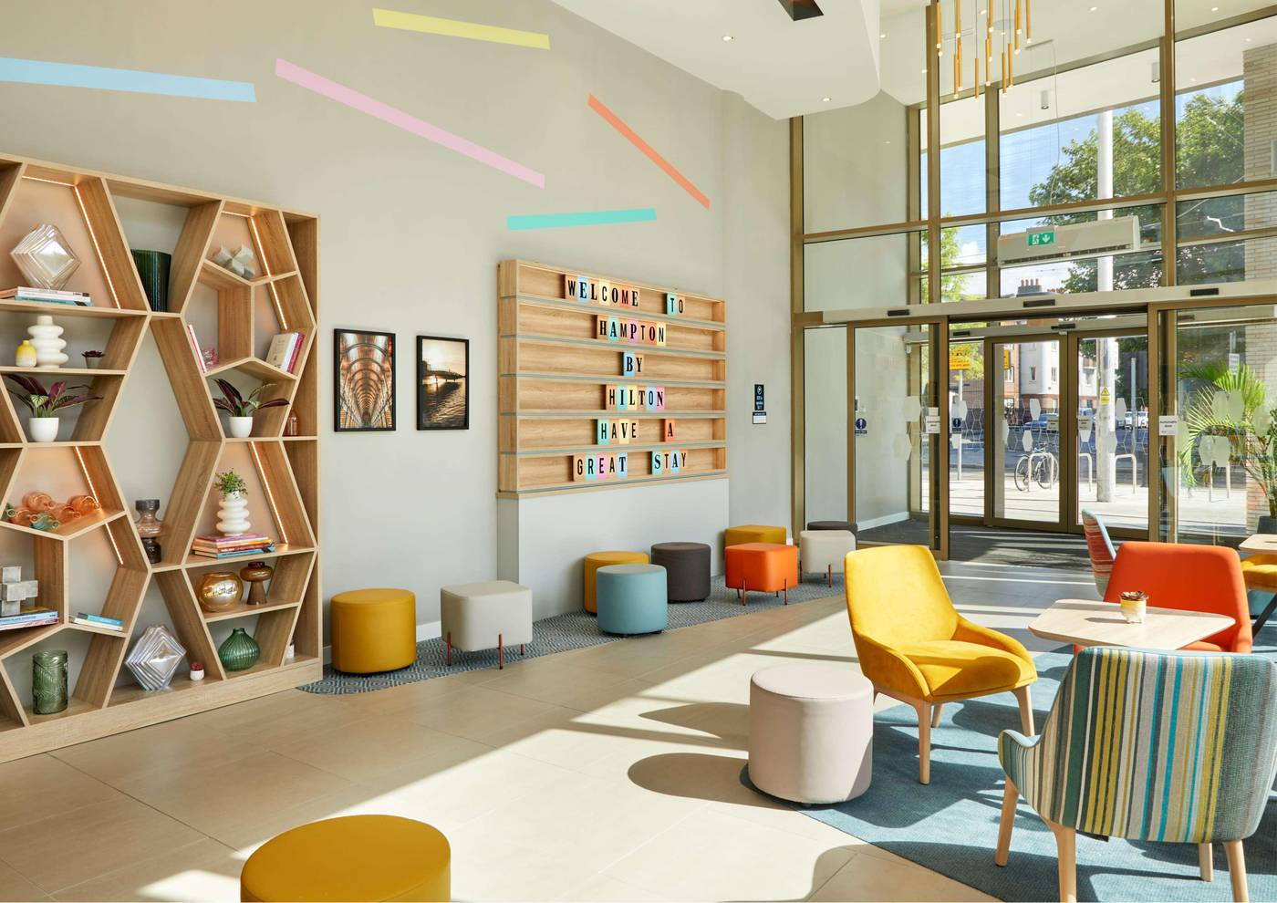 Hampton-by-Hilton-Dublin-City-Centre-Lobby-2