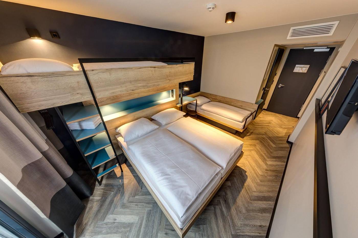 Schulz-Hotel-Berlin-Wall-At-The-East-Side-Gallery-Room-6