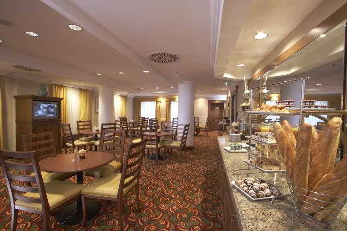 Millennium-Court-Marriott-Executive-Apartments-Restaurant-8