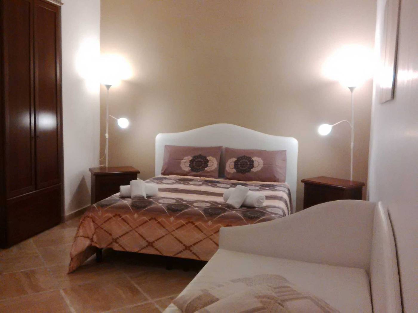 Sorrento-Town-Suites-Room-15