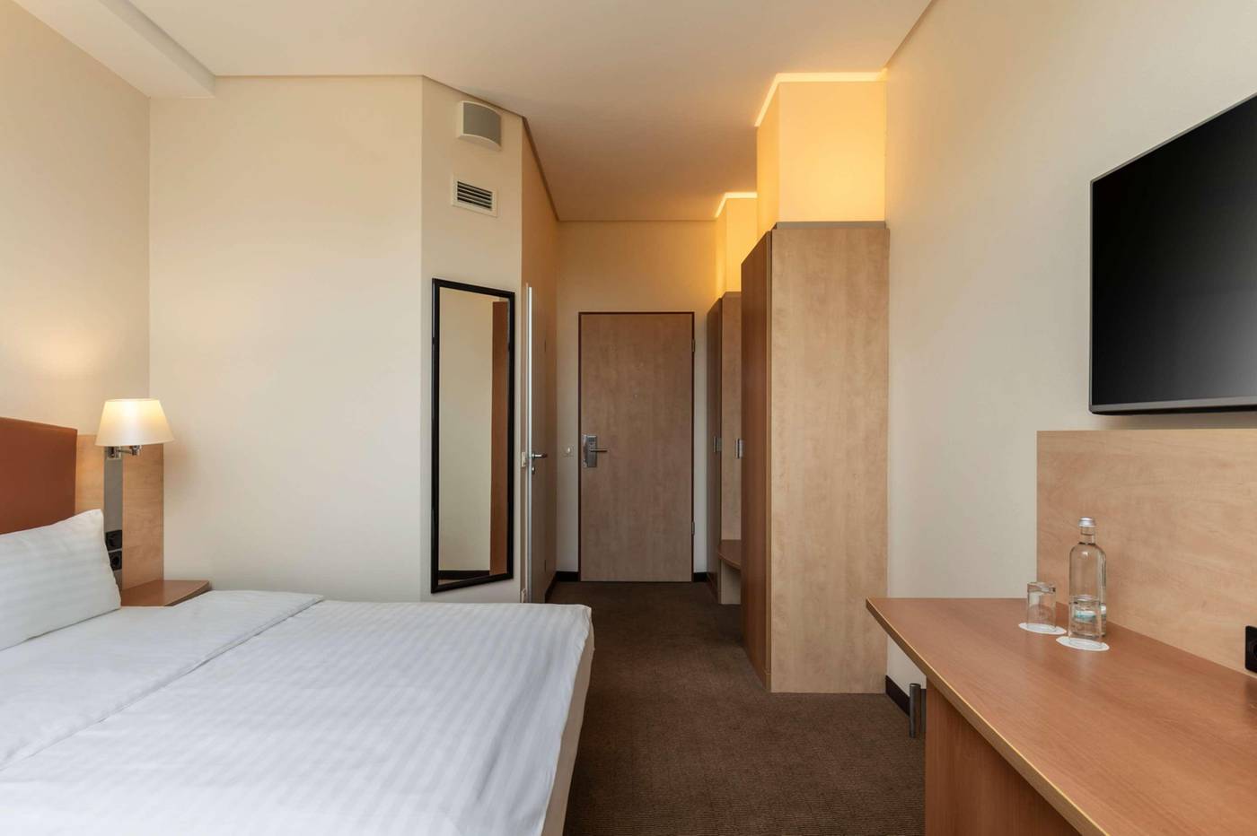 IntercityHotel-Berlin-Ostbahnhof-Room-12