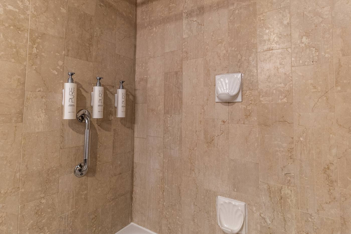 Atrium-Hotel-Vancouver-Room-61