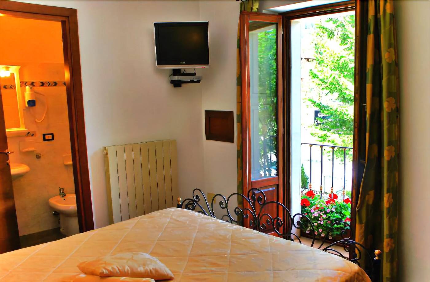 Hotel-Bucaneve-Room-12