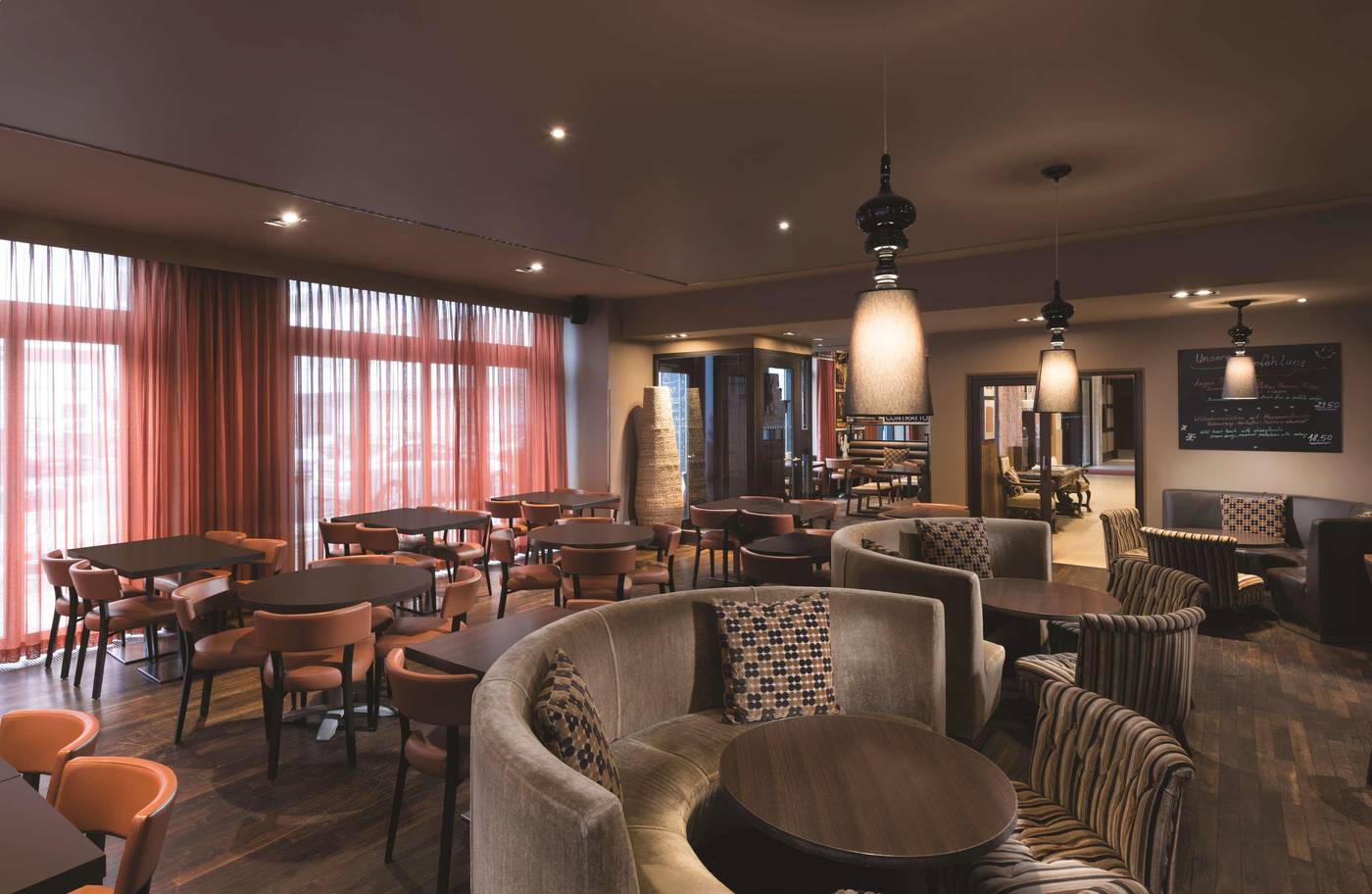 Adina-Apartment-Hotel-Berlin-Checkpoint-Charlie-Restaurant-13