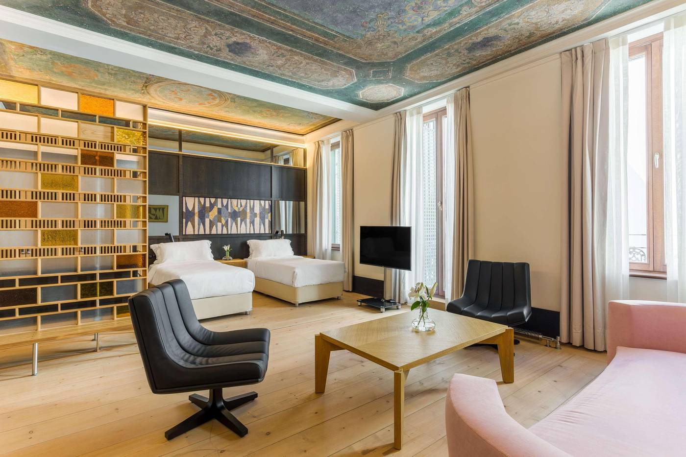 Room-Mate-Emir-Room-39