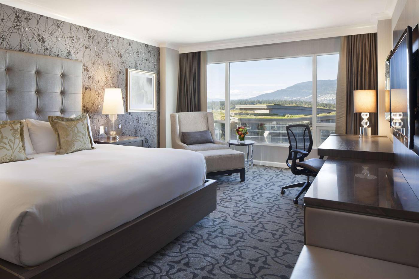 Fairmont-Waterfront-Room-33