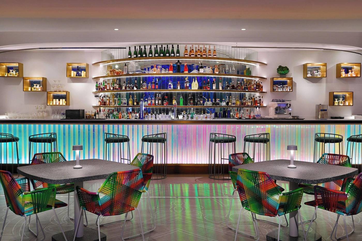 W-Abu-Dhabi---Yas-Island-Restaurant-28