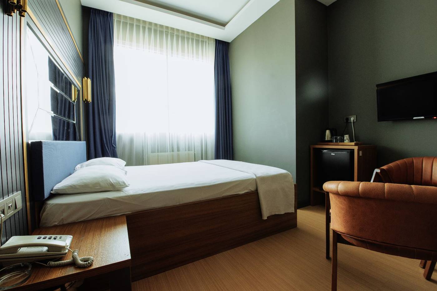 216-Trend-Suite-Room-6