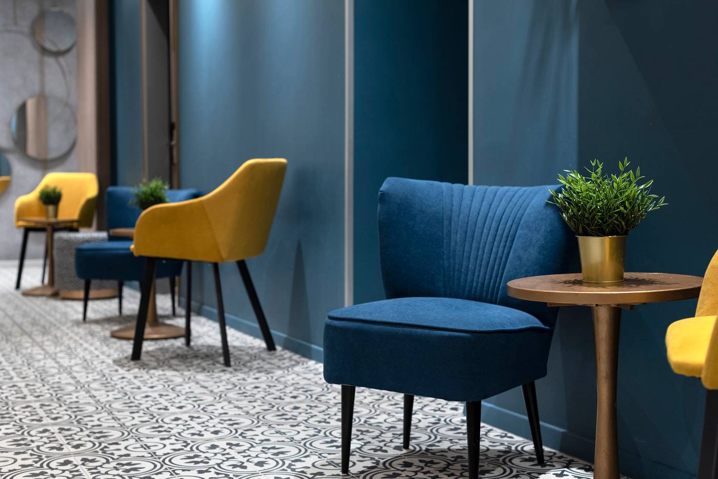 Cosmo-City-Hotel-Lobby-9