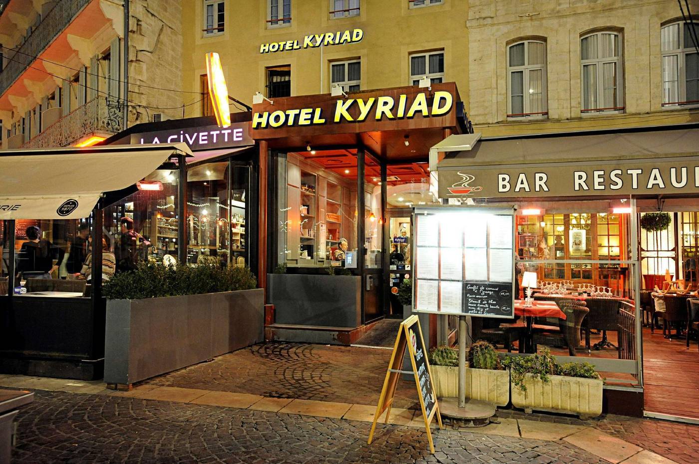 Kyriad Avignon - Palais des Papes-France-AVIGNON-General view-5