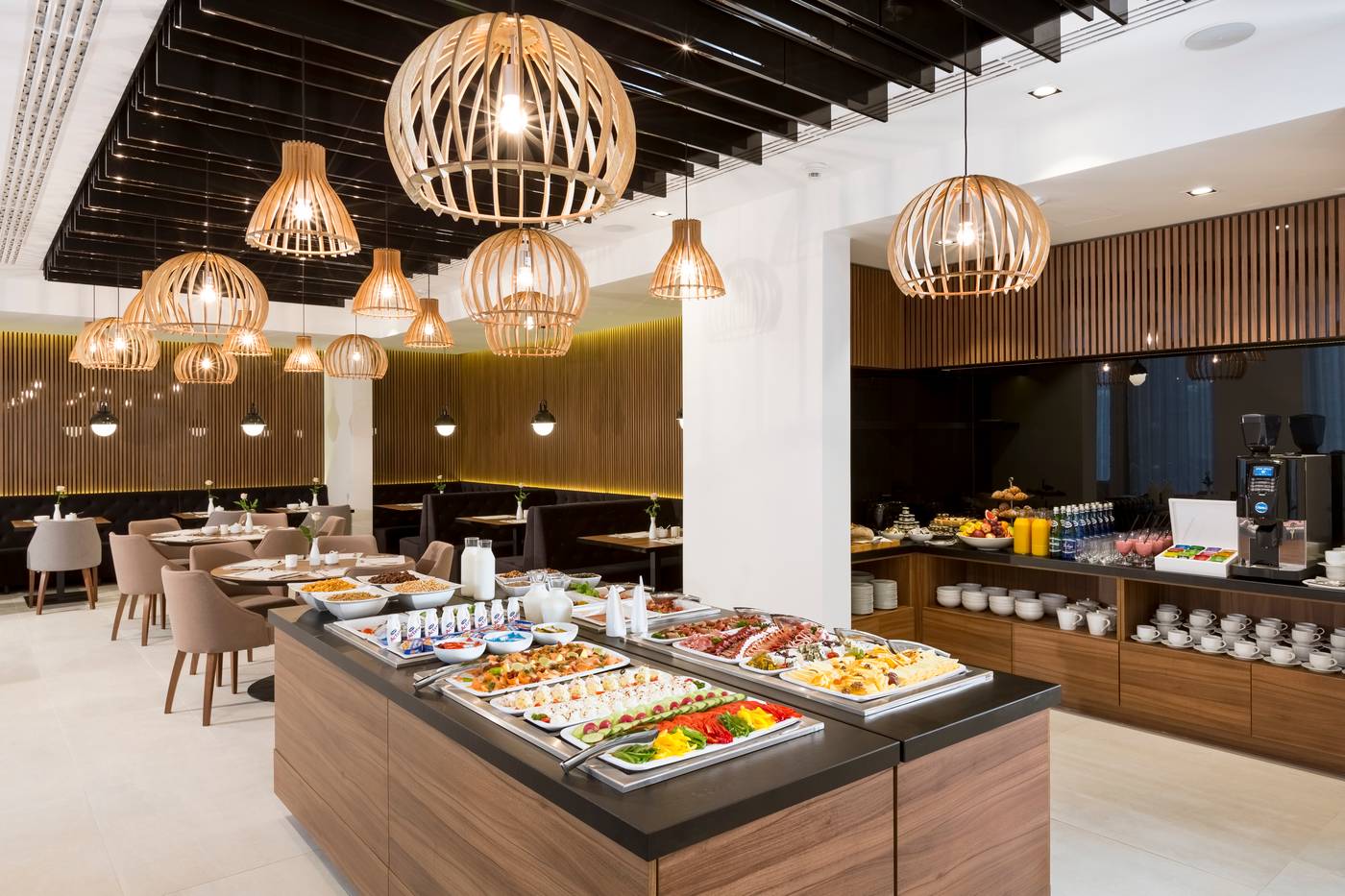 Grand-Ascot-Hotel-Restaurant-23