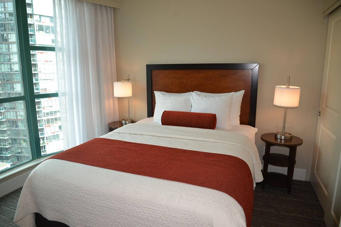 Rosedale-On-Robson-Suites-Hotel-Room-23