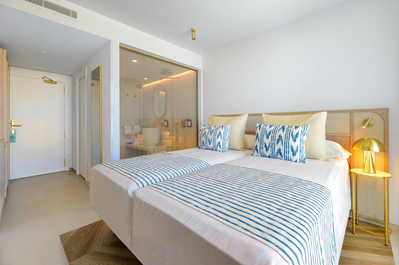 18.08.25 Vibra Yamm Urban Hotel - Adults Only