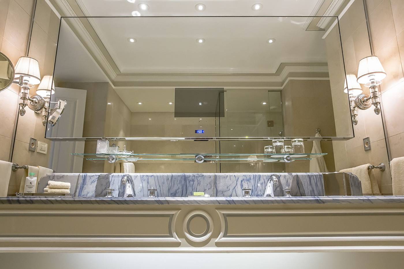 Four-Seasons-Hotel-Paris-Room-35