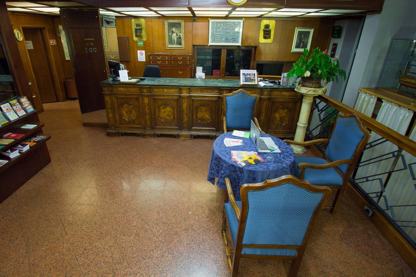 Admiral-Hotel-Lobby-12