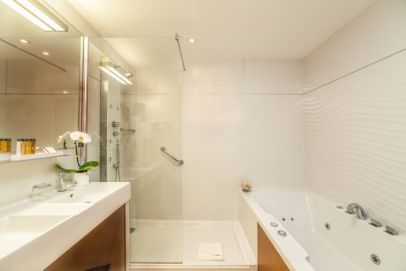 Montaigne---Spa-Room-19