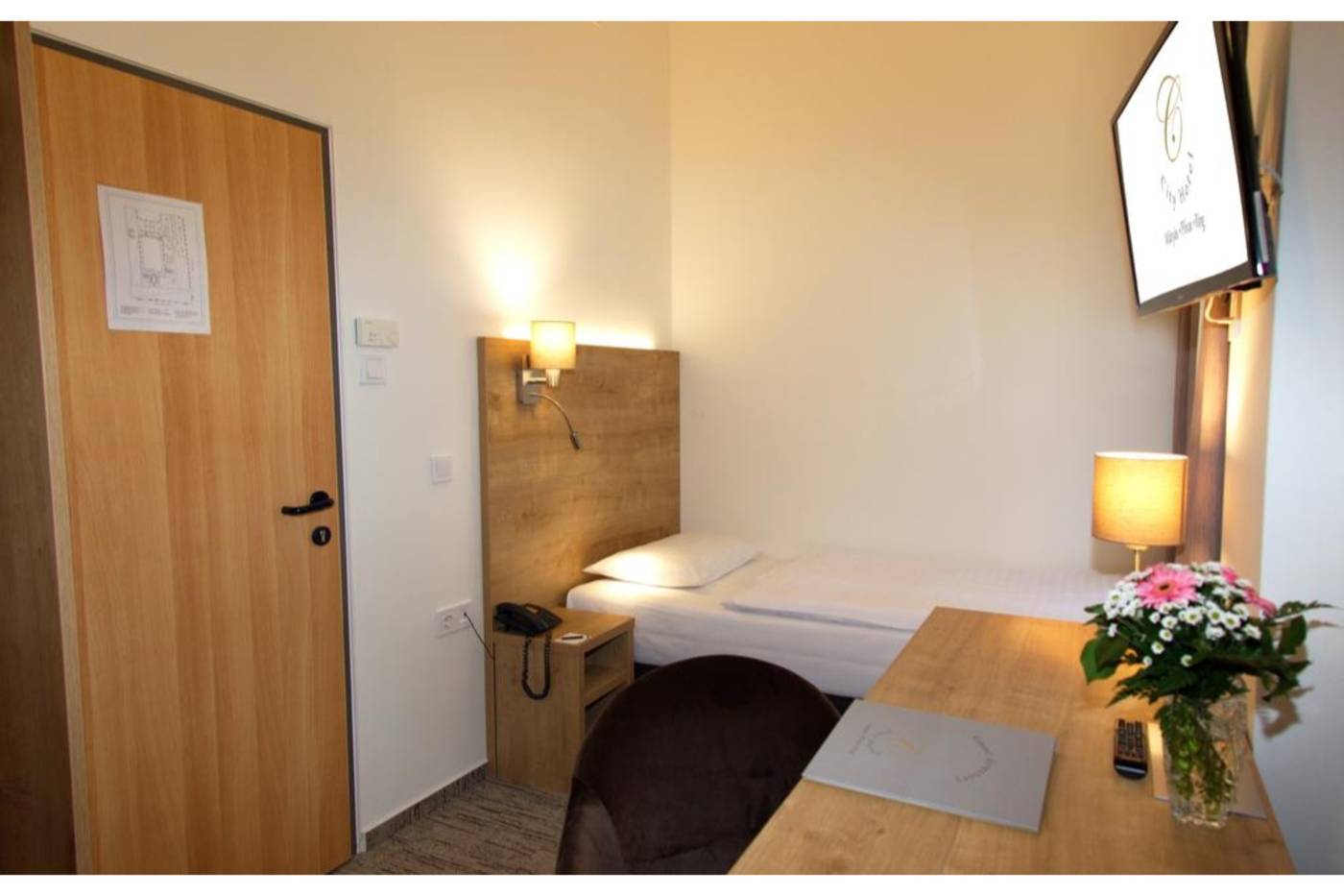 City-Hotel-Ring-Room-16