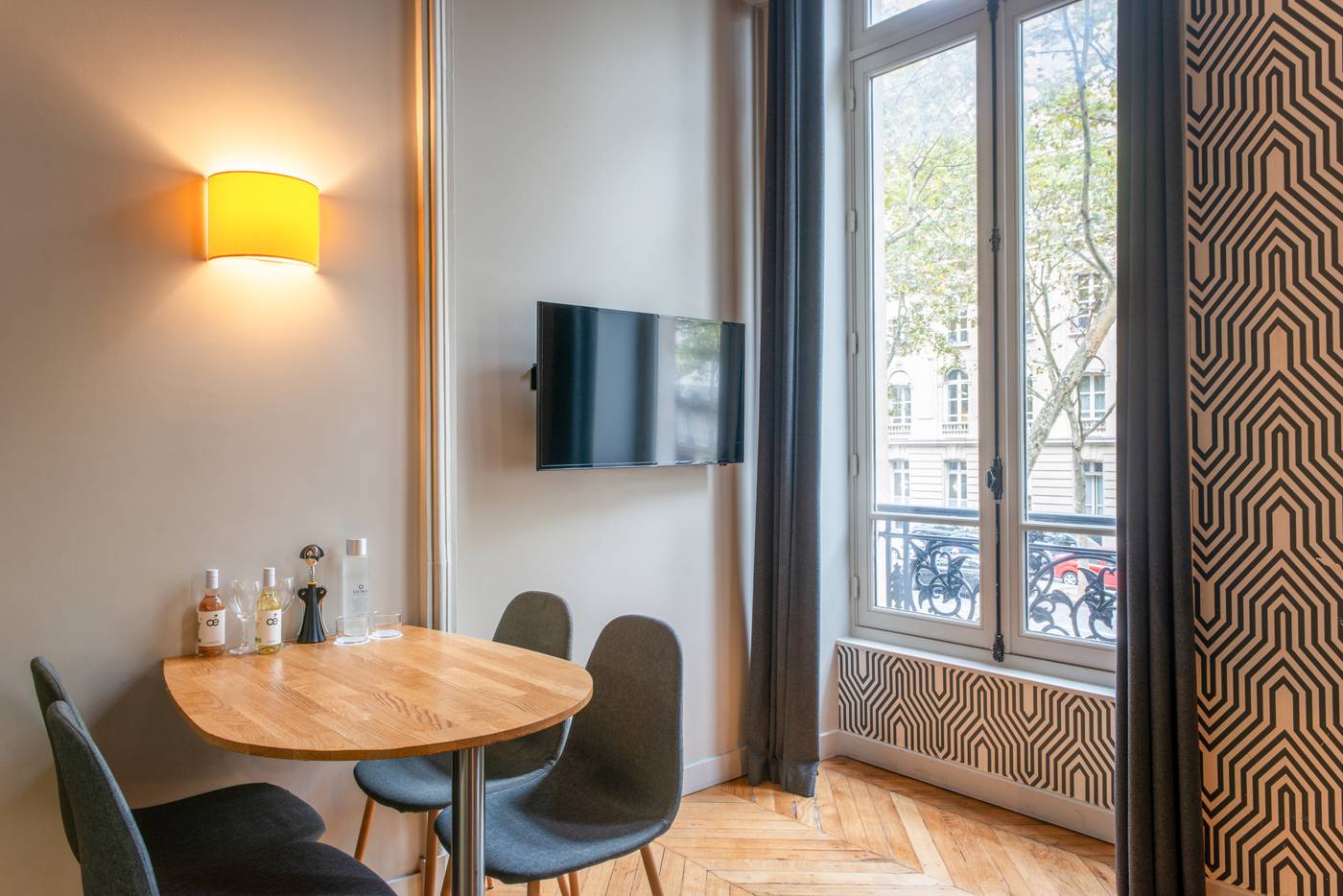 Suites-and-Hotel-Helzear-Champs-Elysees-Room-7