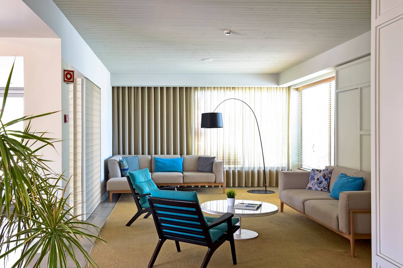 Aqualuz-Suite-Hotel-Apartamentos-Lobby-41