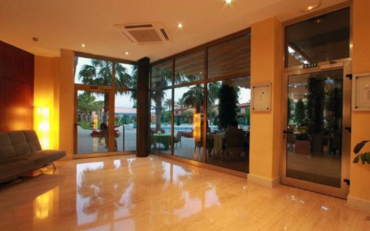 Clipper-and-Villas-Lobby-32