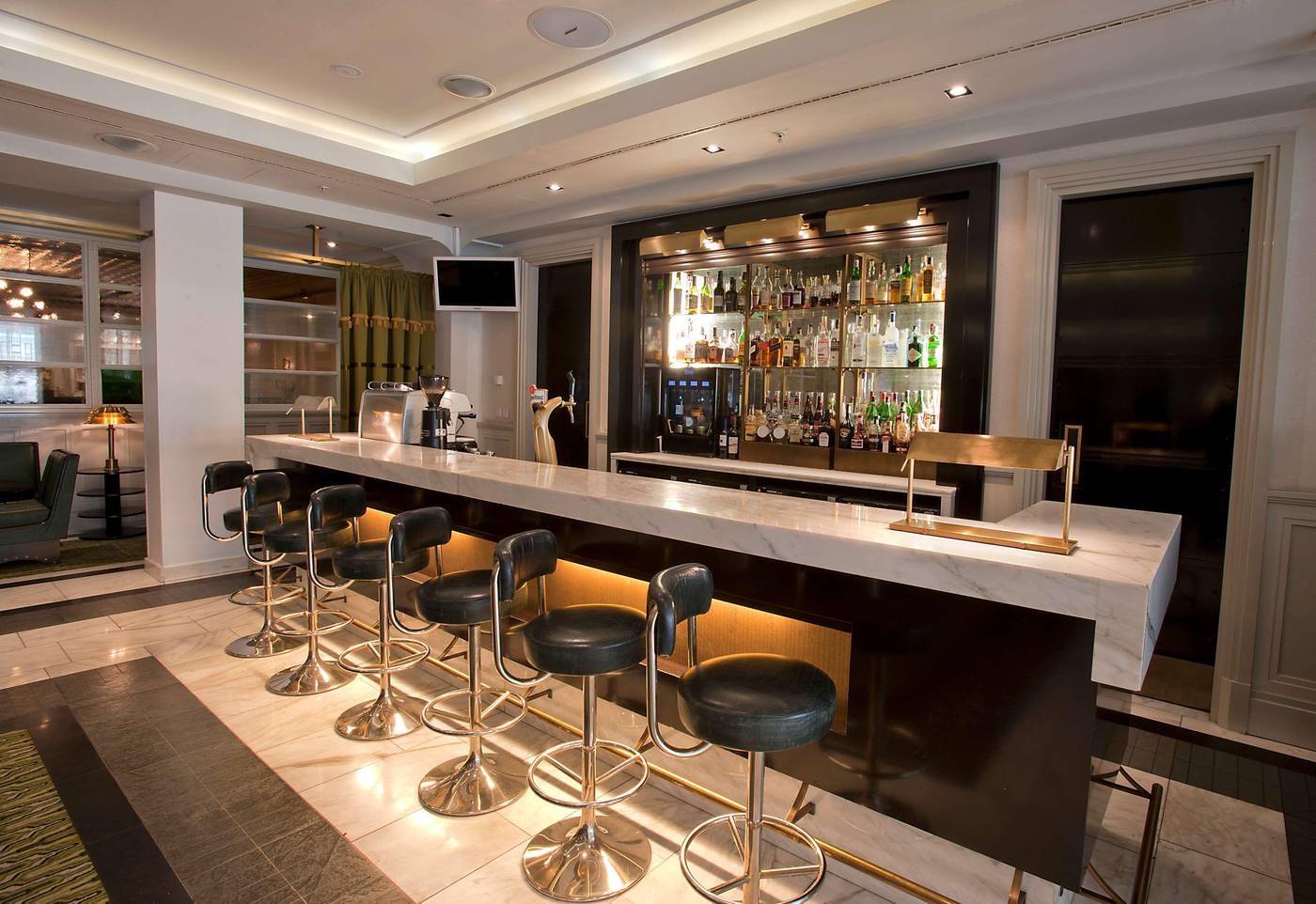 Hilton-Prague-Old-Town-Bar-4