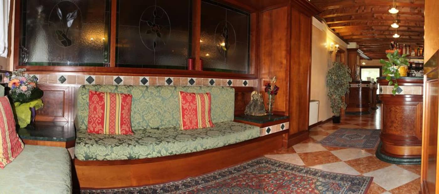 Hotel-Antico-Moro-Lobby-8