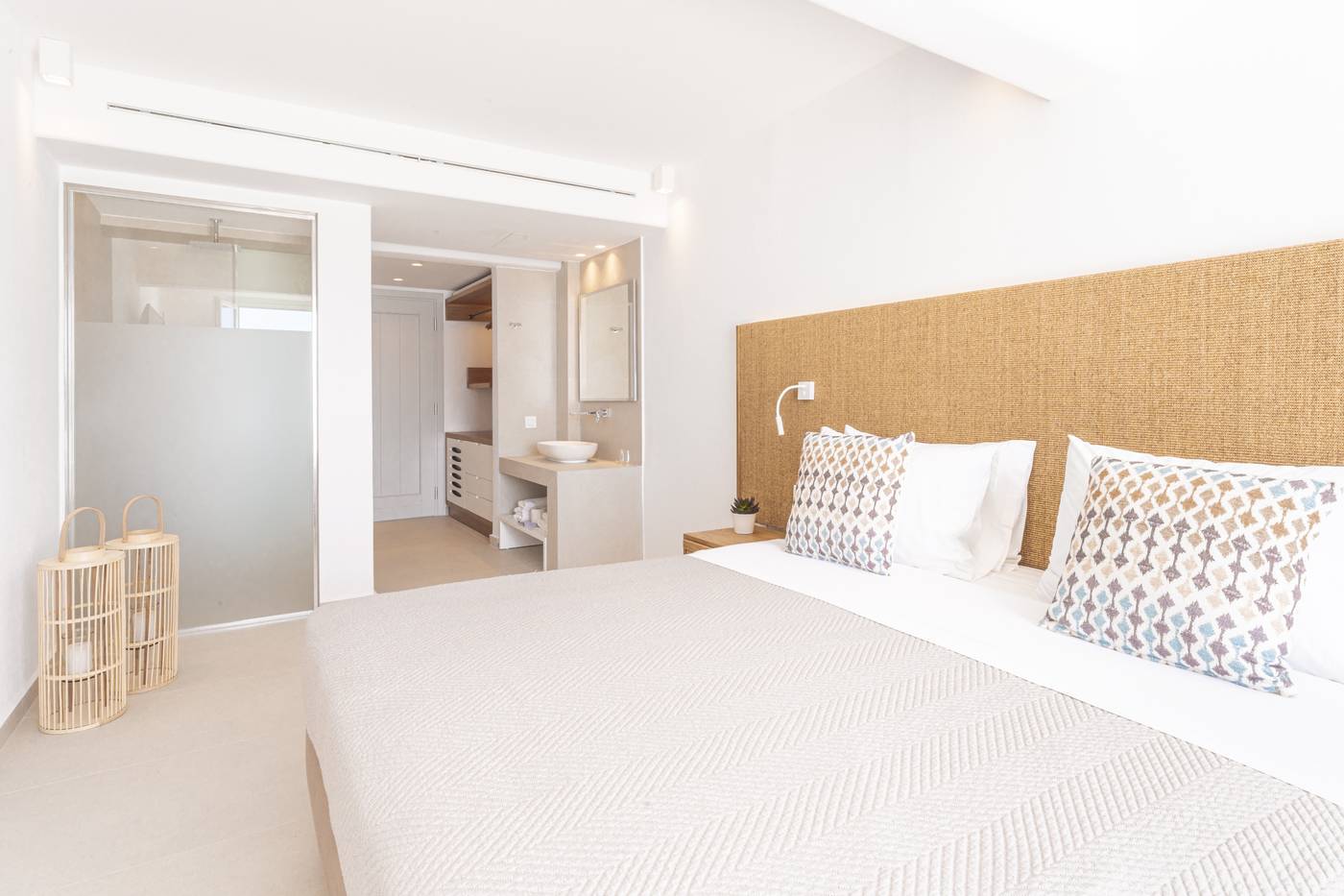 Manoulas-Beach-Room-34