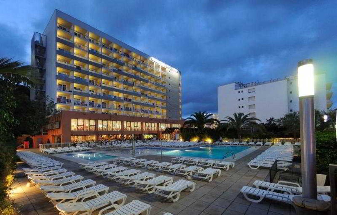 Medplaya-Santa-Monica-Pool-7
