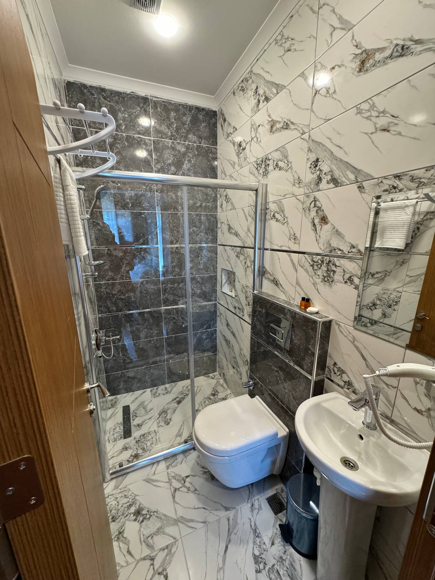 Riverside-Hotel-Room-28