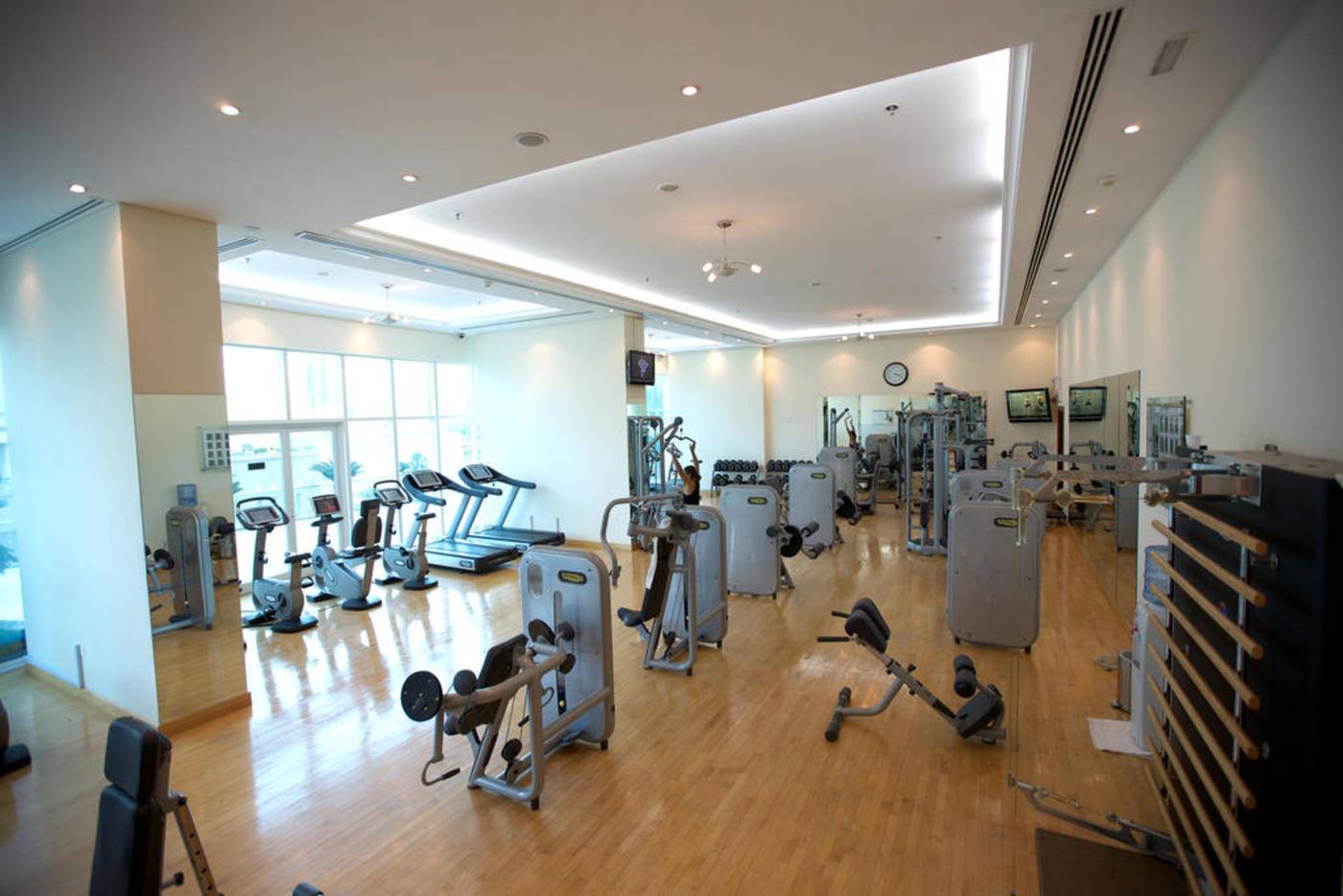 Tamani-Marina-Hotel-and-Hotel-Apartment-Sports-and-Entertainment-36