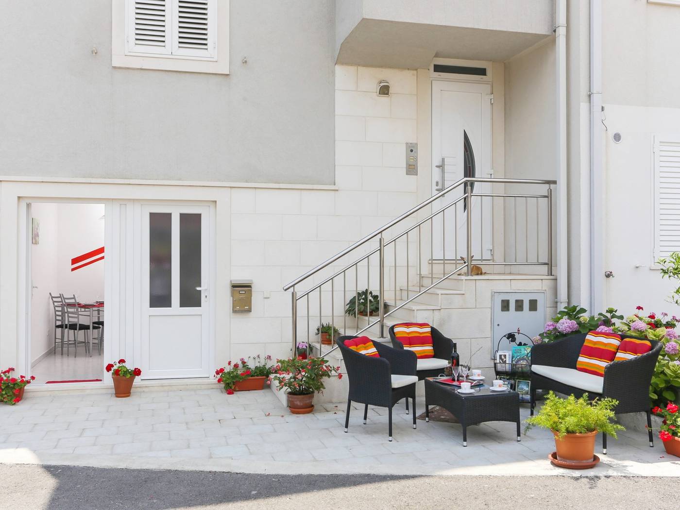 Apartments-Mira-Lobby-4