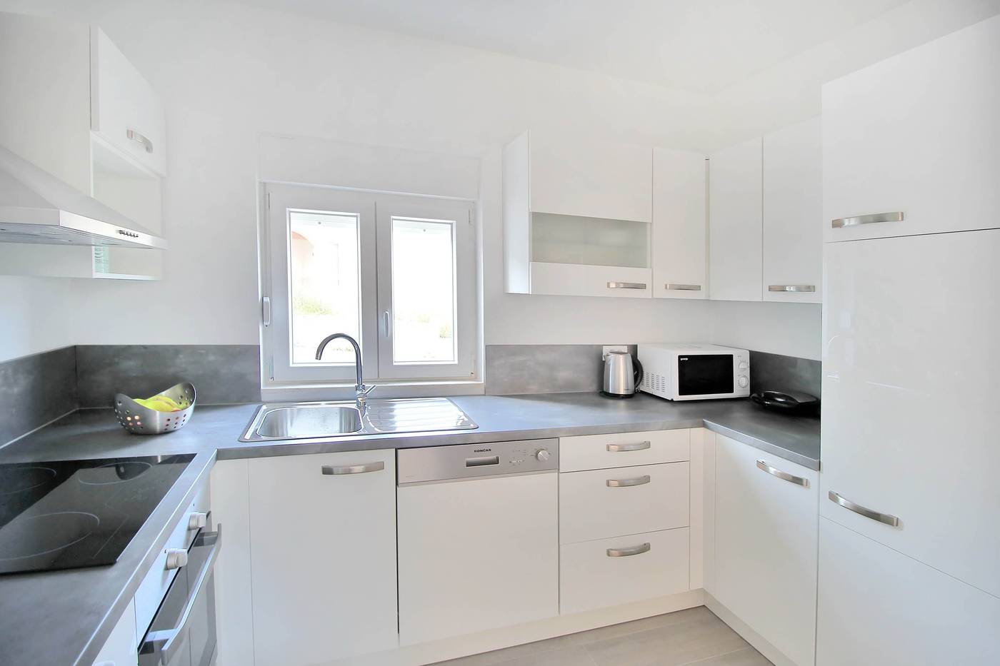 Bacan-Family-Apartments-Room-19