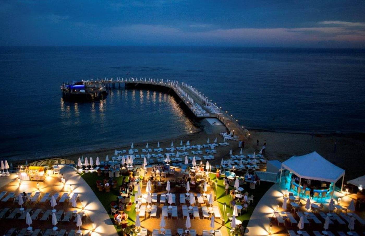 Azura-Deluxe-Resort---SPA-Hotel-General-view-9