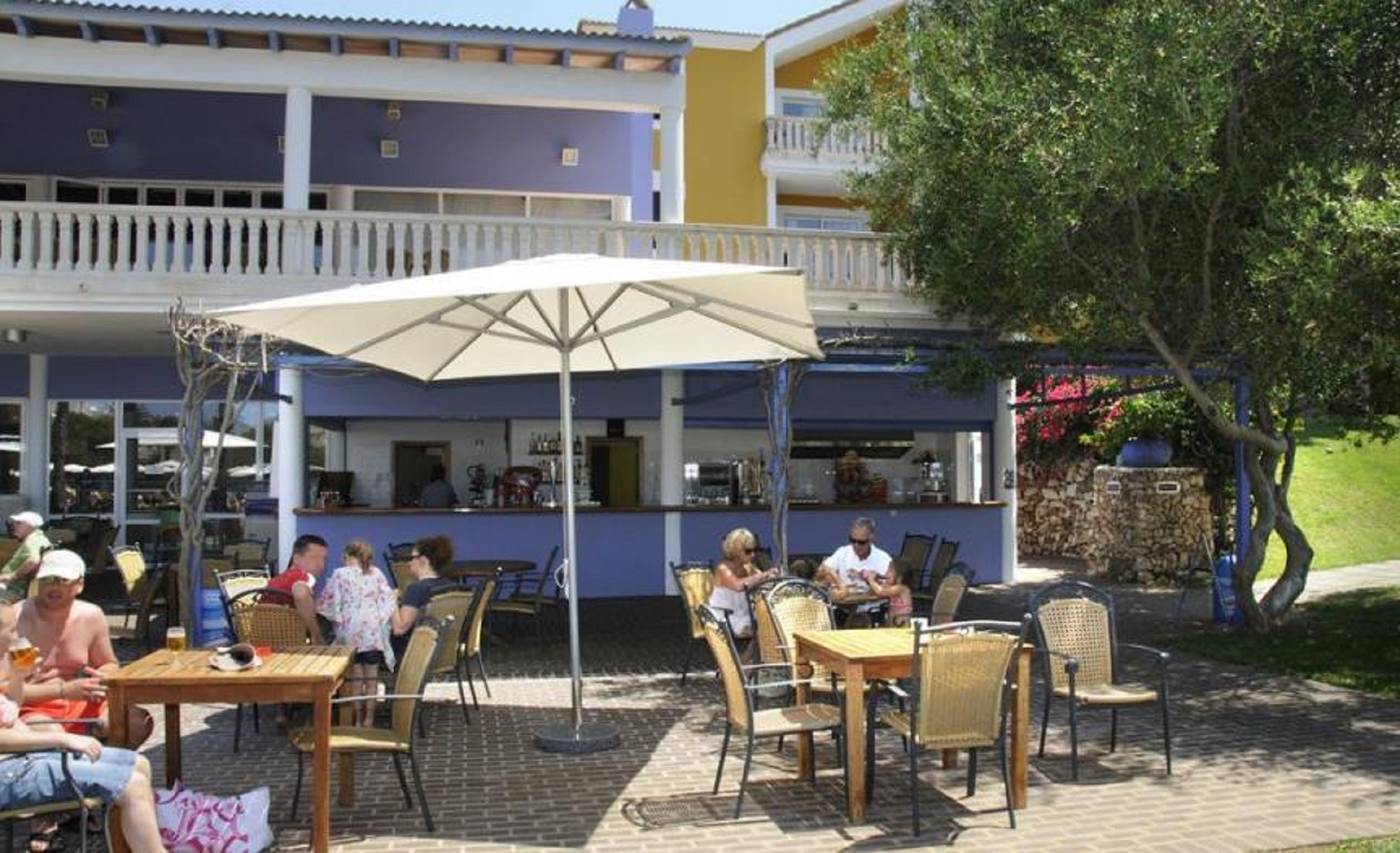 Vacances-Menorca-Resort-Bar-18