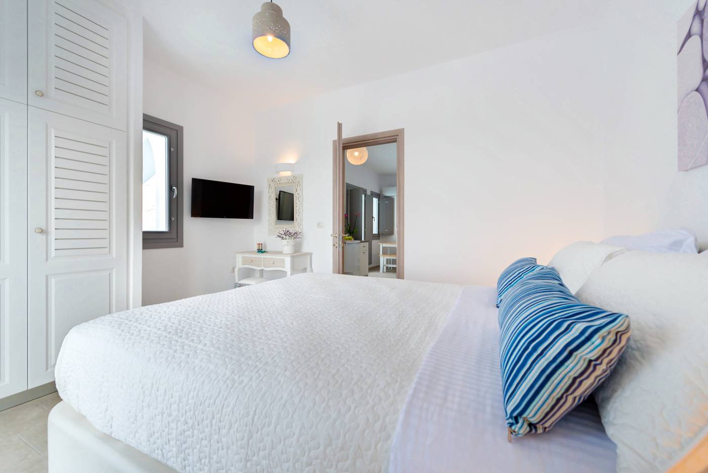 White-Harmony-Suites-Room-20