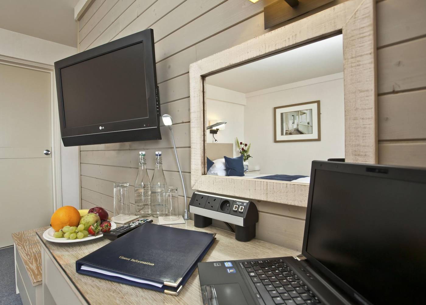 Cobo-Bay-Hotel-Room-6